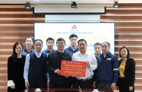 Tổng công ty Thép Việt Nam – CTCP hỗ trợ 150 triệu đồng cho người lao động Công ty TNHH NatSteelVina bị thiệt hại do cơn bão số 11